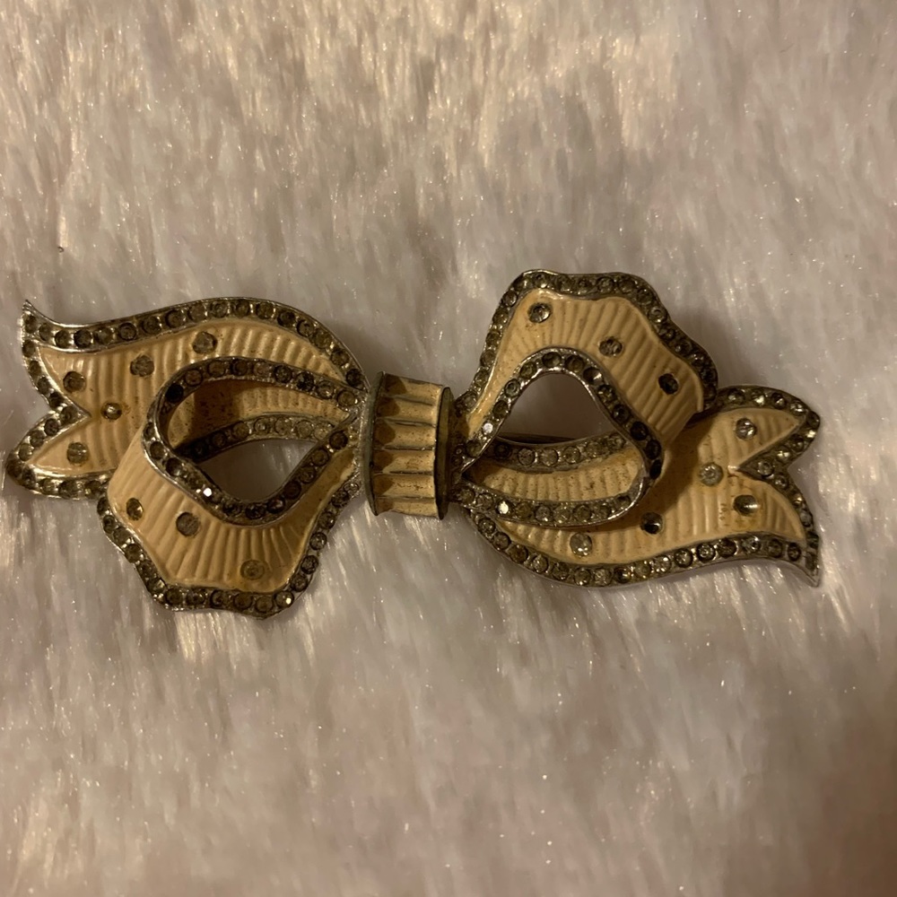 Cute Bow Brooch